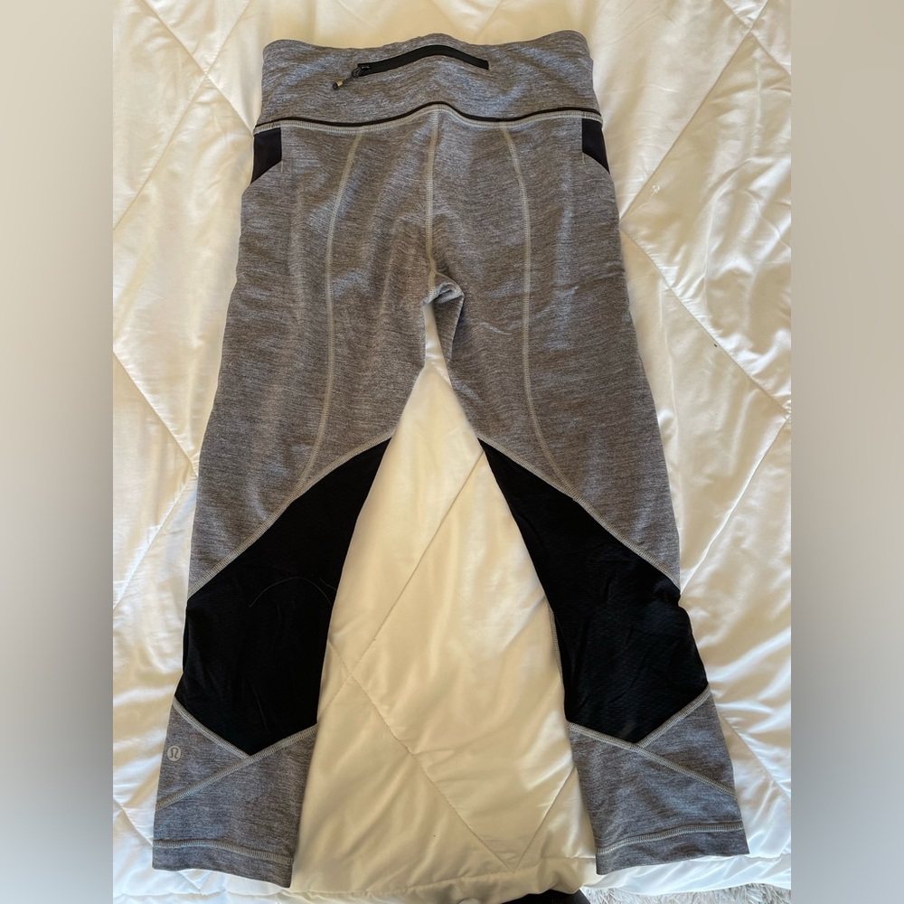 Lululemon crop with side pockets